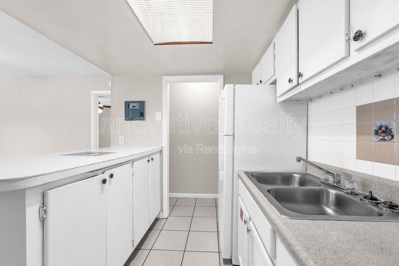 5111 Curry Ford Rd #4 - Photo 6 of 16