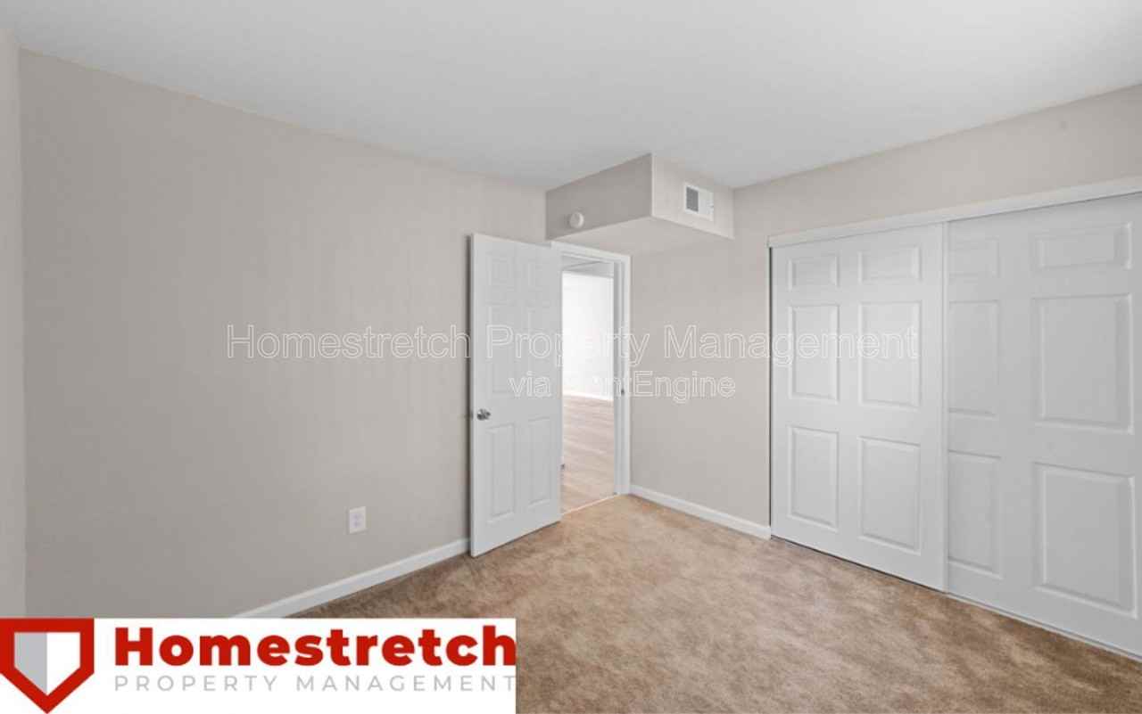 3 Bruce Dr #4 - Photo 5 of 7