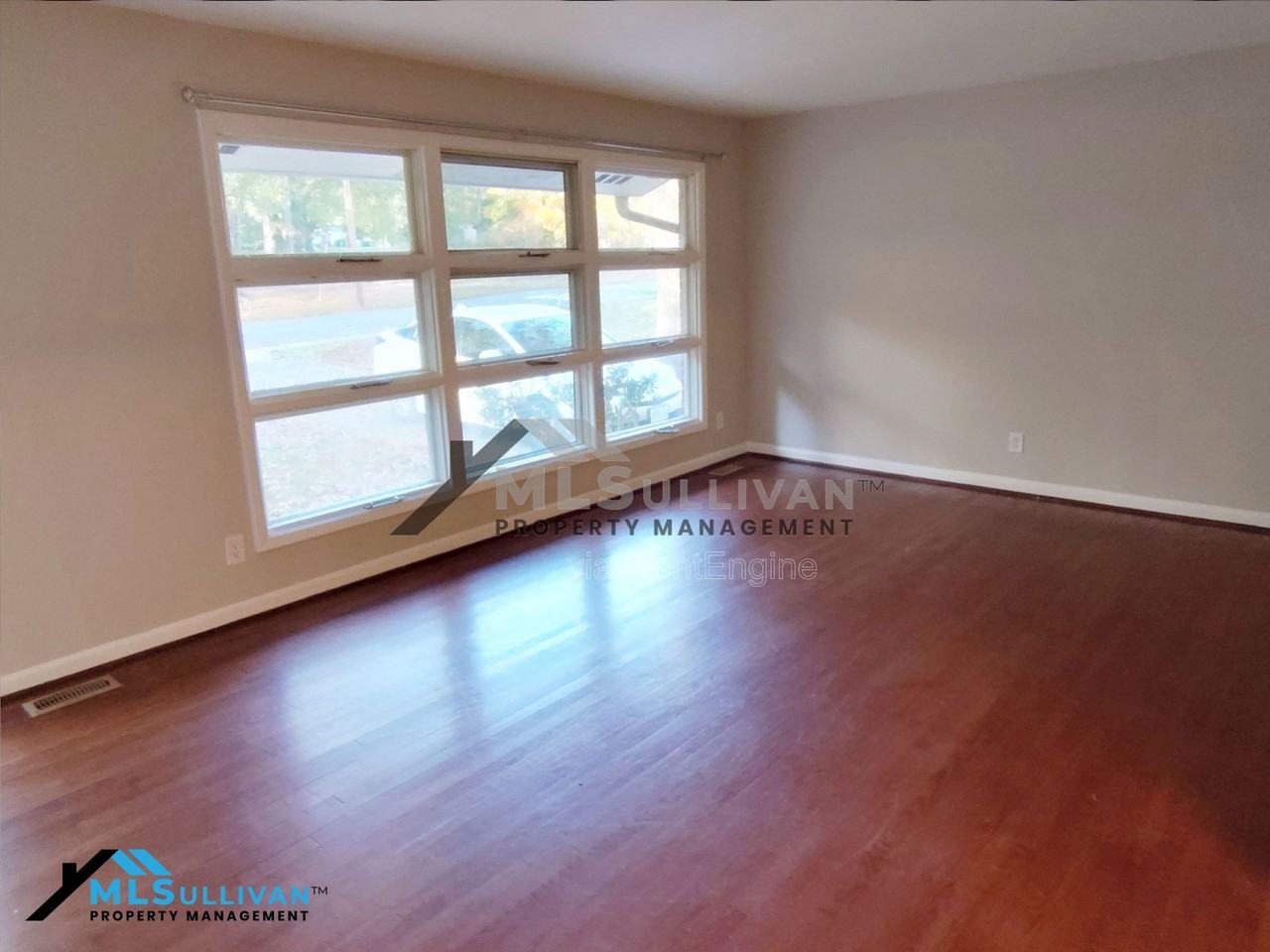 1521 Euclid Rd - Photo 3 of 17