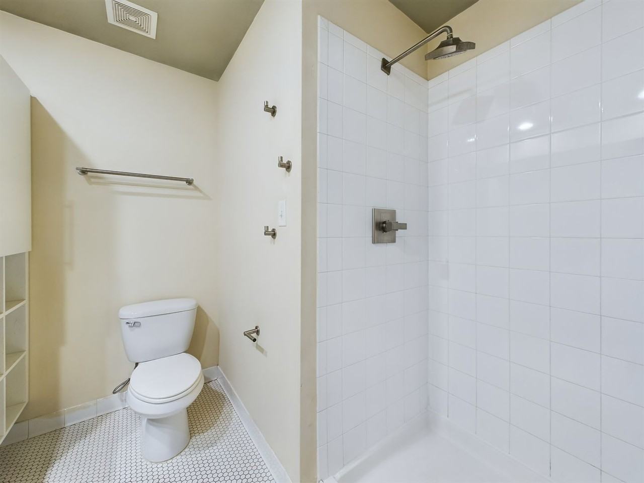 815 Perry St #325 - Photo 5 of 19