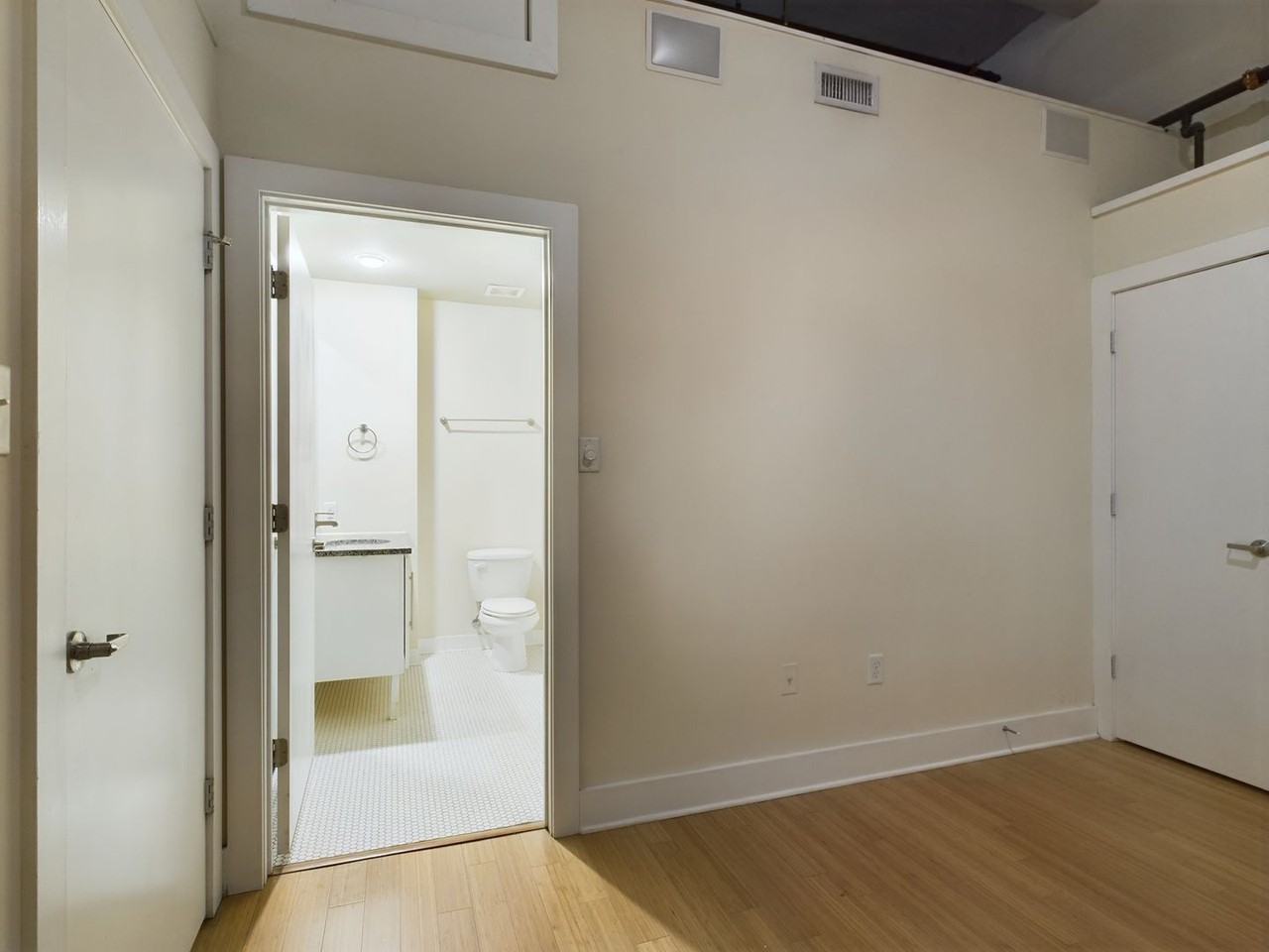 815 Perry St #325 - Photo 6 of 19