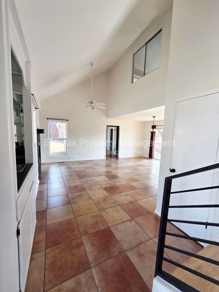 2625 Patti Pl - Photo 4 of 29