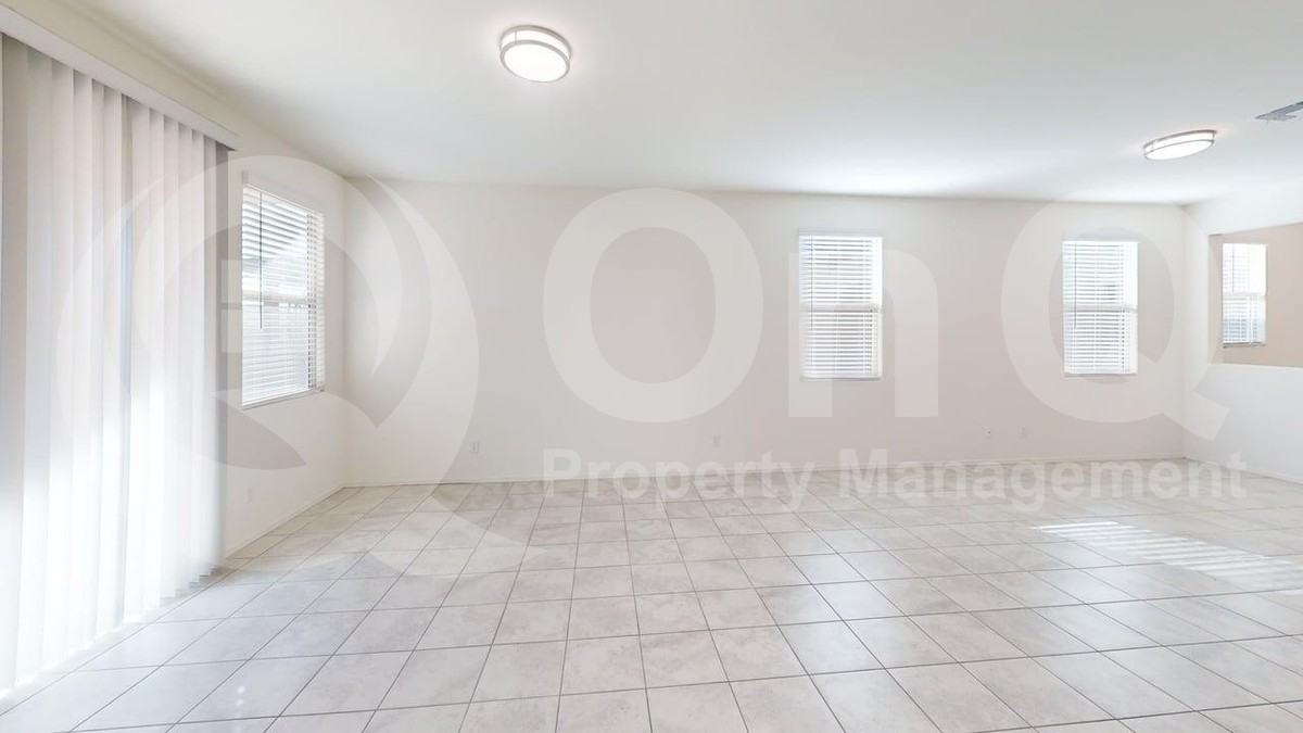 4615 W Cantona St - Photo 2 of 15