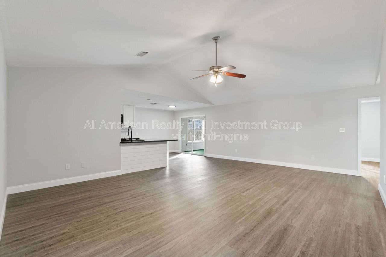 444 Bridgewater Ct - Photo 4 of 25