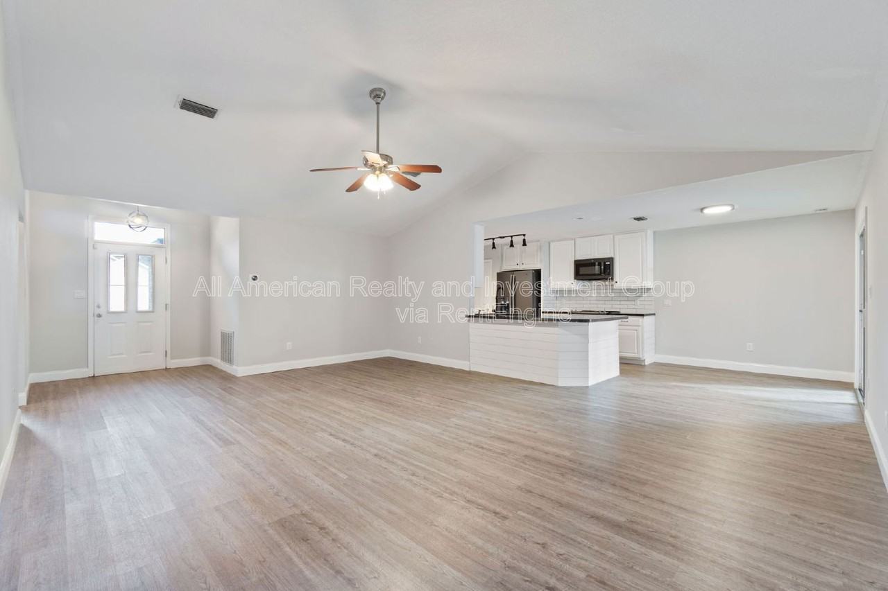 444 Bridgewater Ct - Photo 5 of 25