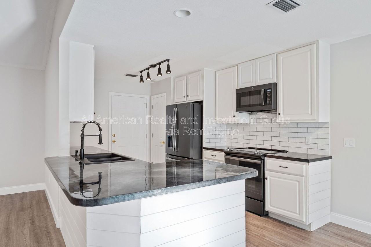 444 Bridgewater Ct - Photo 7 of 25