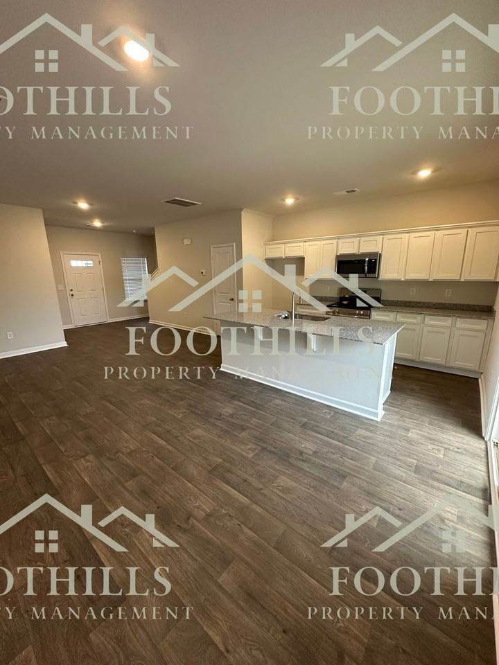 104 Lowland Dr - Photo 3 of 24