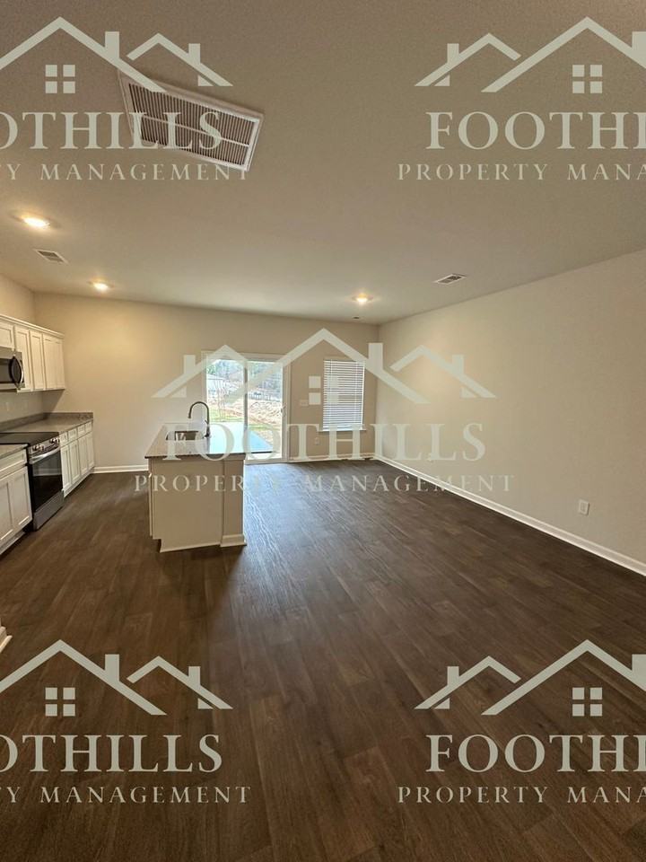 104 Lowland Dr - Photo 4 of 24