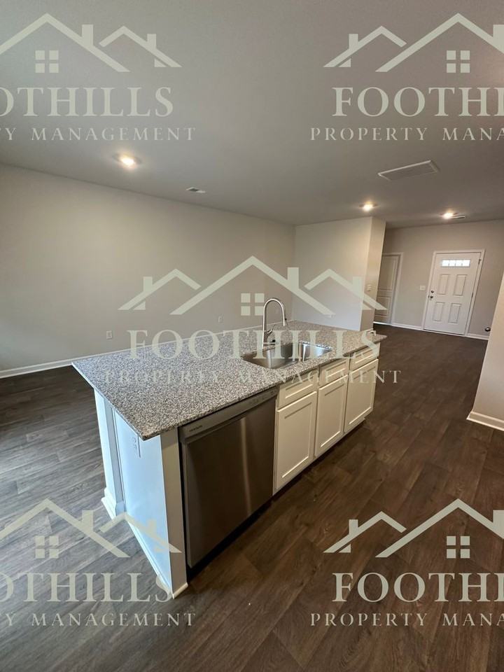 104 Lowland Dr - Photo 5 of 24