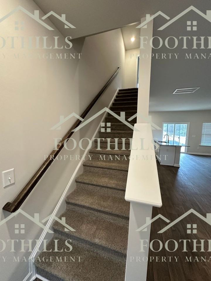 104 Lowland Dr - Photo 7 of 24