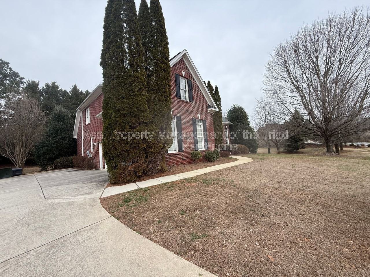 2528 N Beech Ln - Photo 2 of 43