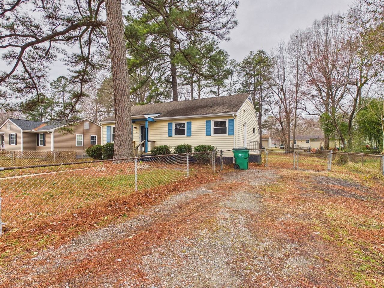 1018 Barlen Dr - Photo 3 of 26