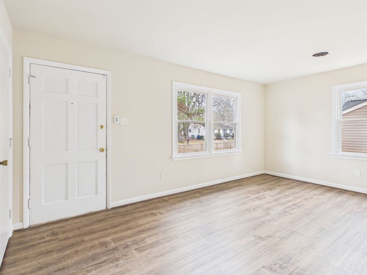 1018 Barlen Dr - Photo 4 of 26