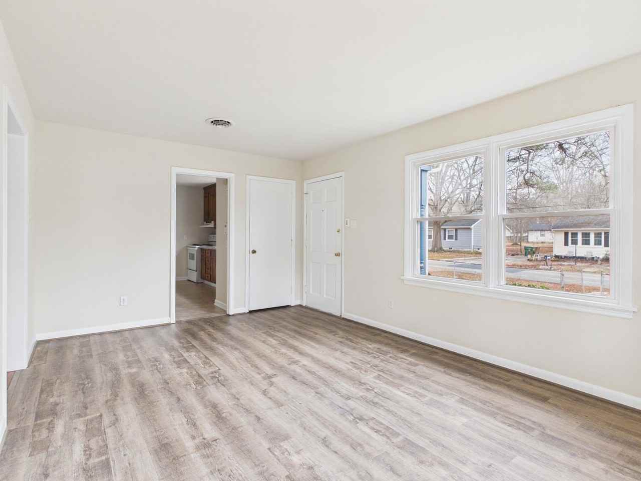 1018 Barlen Dr - Photo 6 of 26