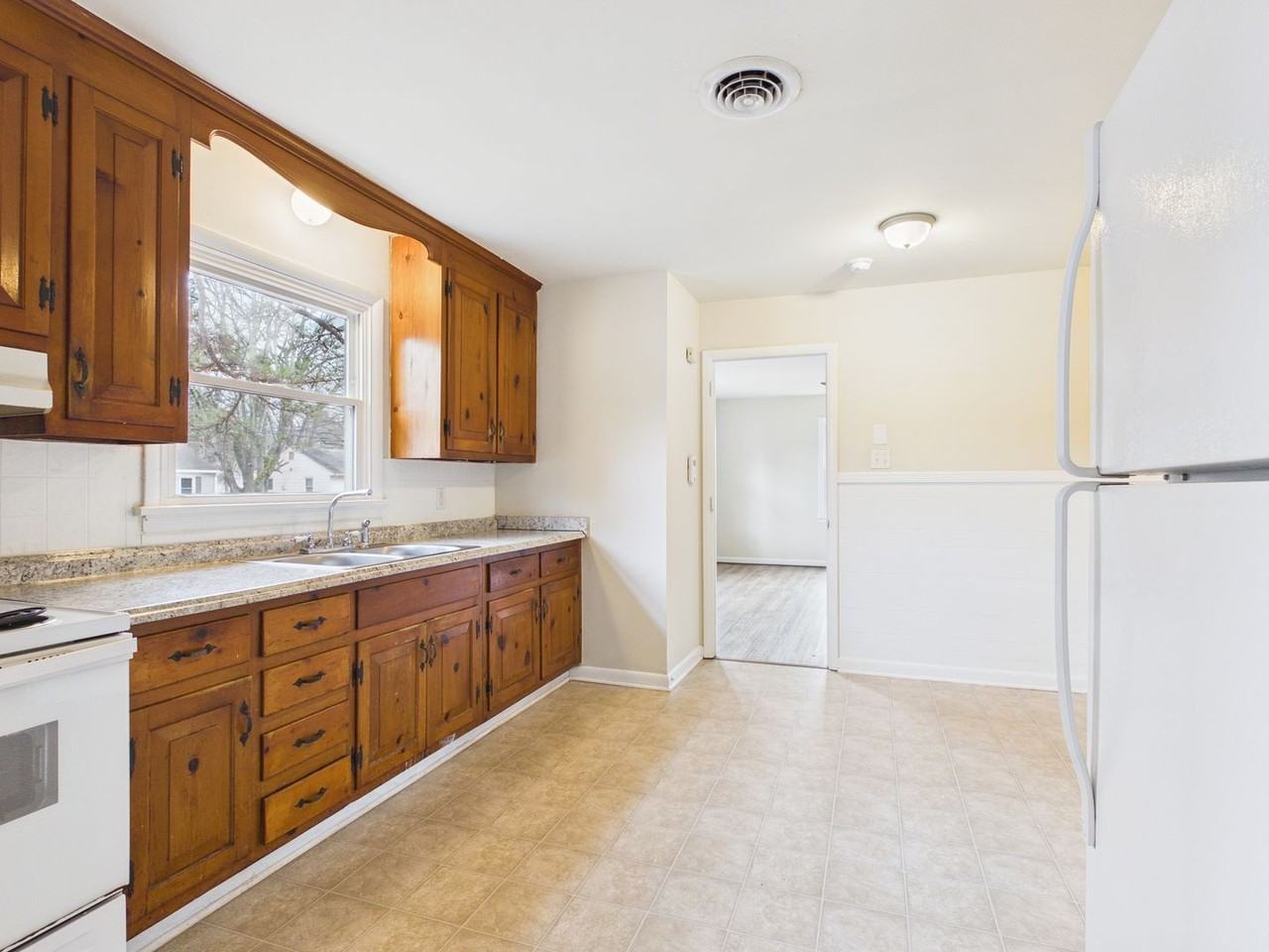 1018 Barlen Dr - Photo 7 of 26