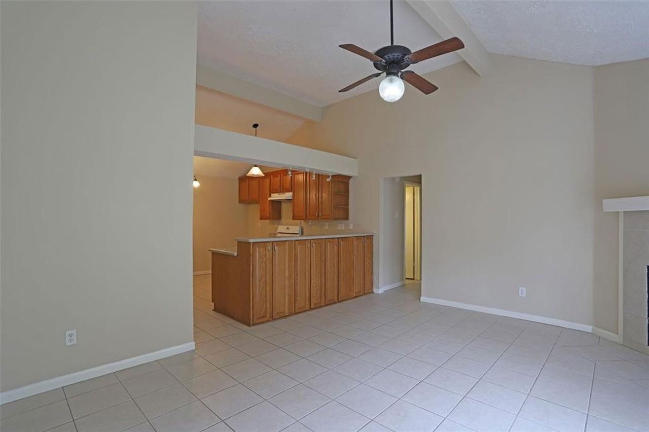 11011 Shadowfield Dr - Photo 4 of 19