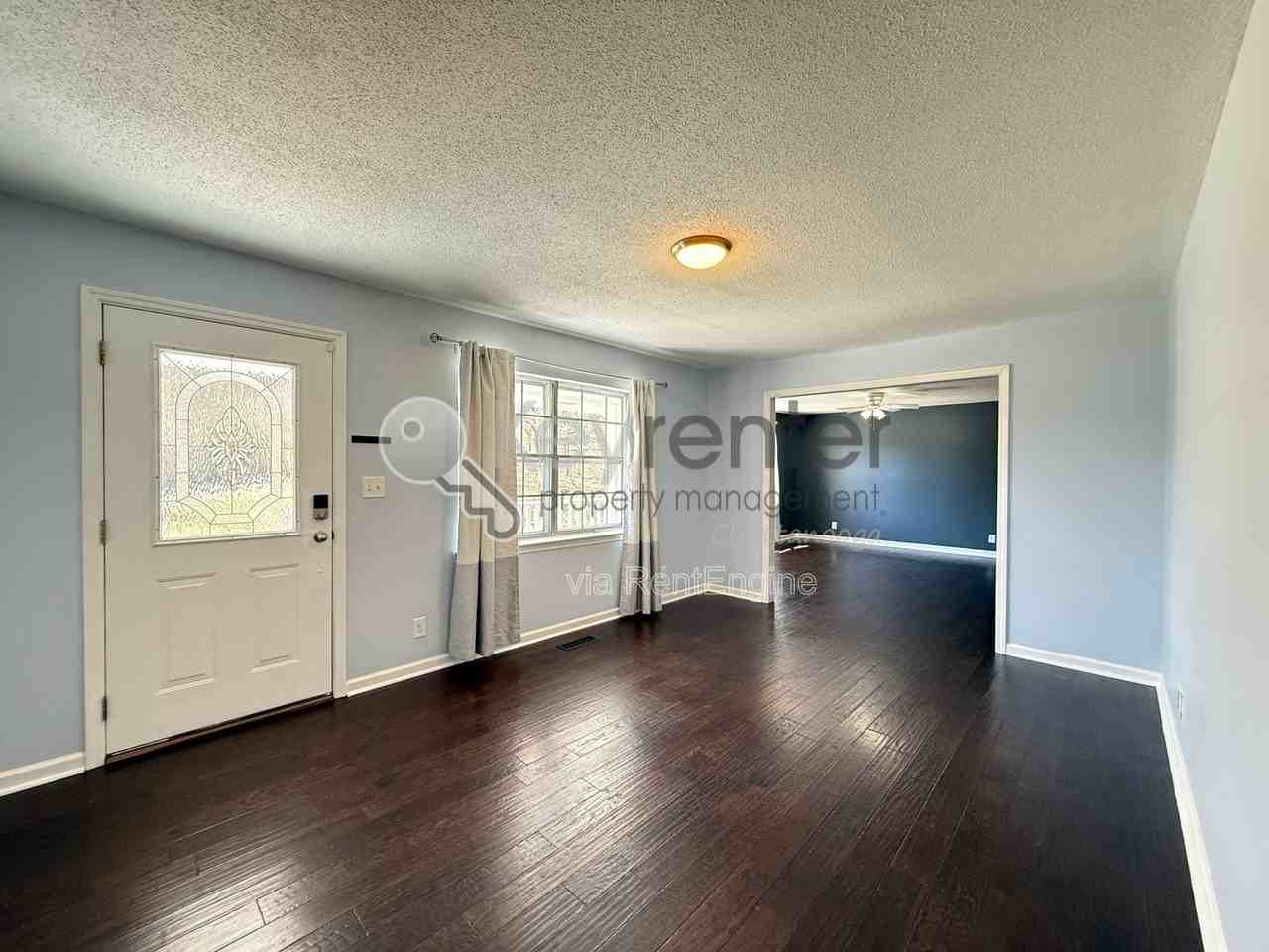 809 Trotter Ln - Photo 3 of 21