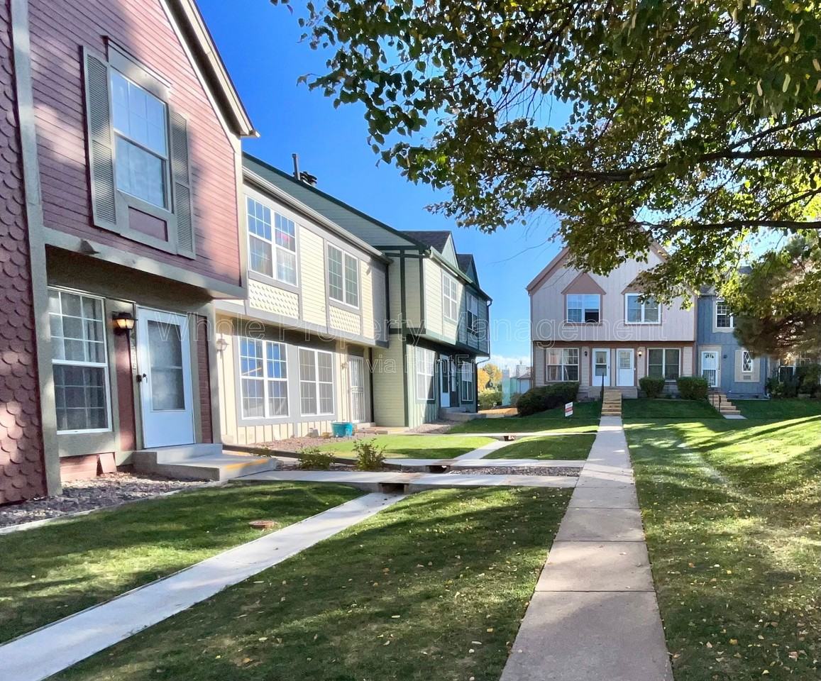 14324 E Hawaii Cir #B - Photo 3 of 37