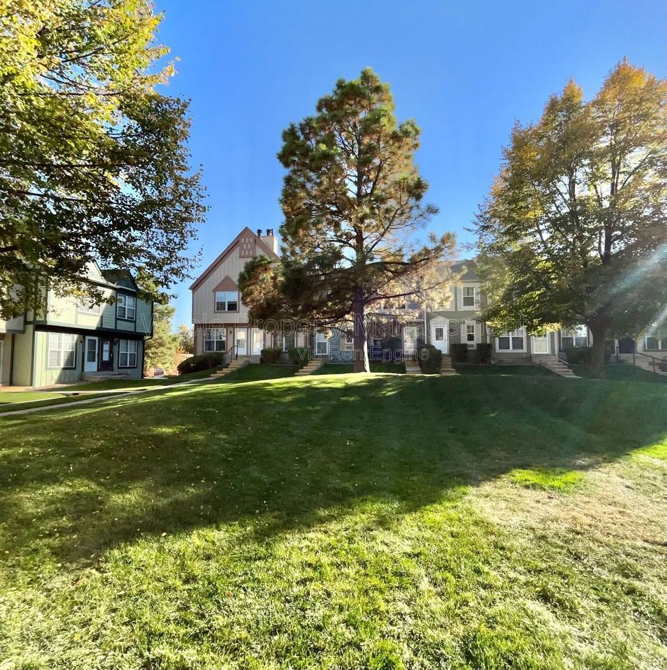 14324 E Hawaii Cir #B - Photo 4 of 37