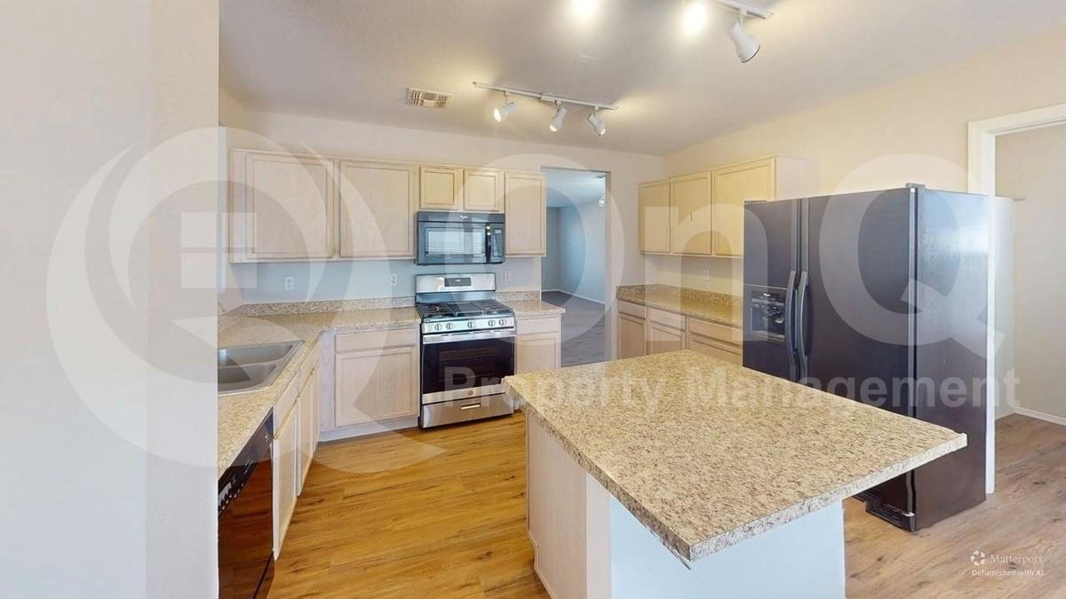 1869 W Bothell Way - Photo 4 of 25