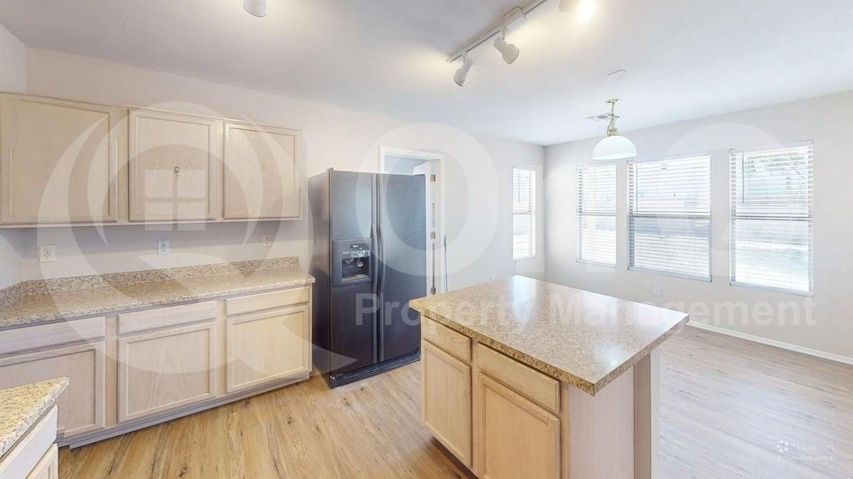 1869 W Bothell Way - Photo 5 of 25