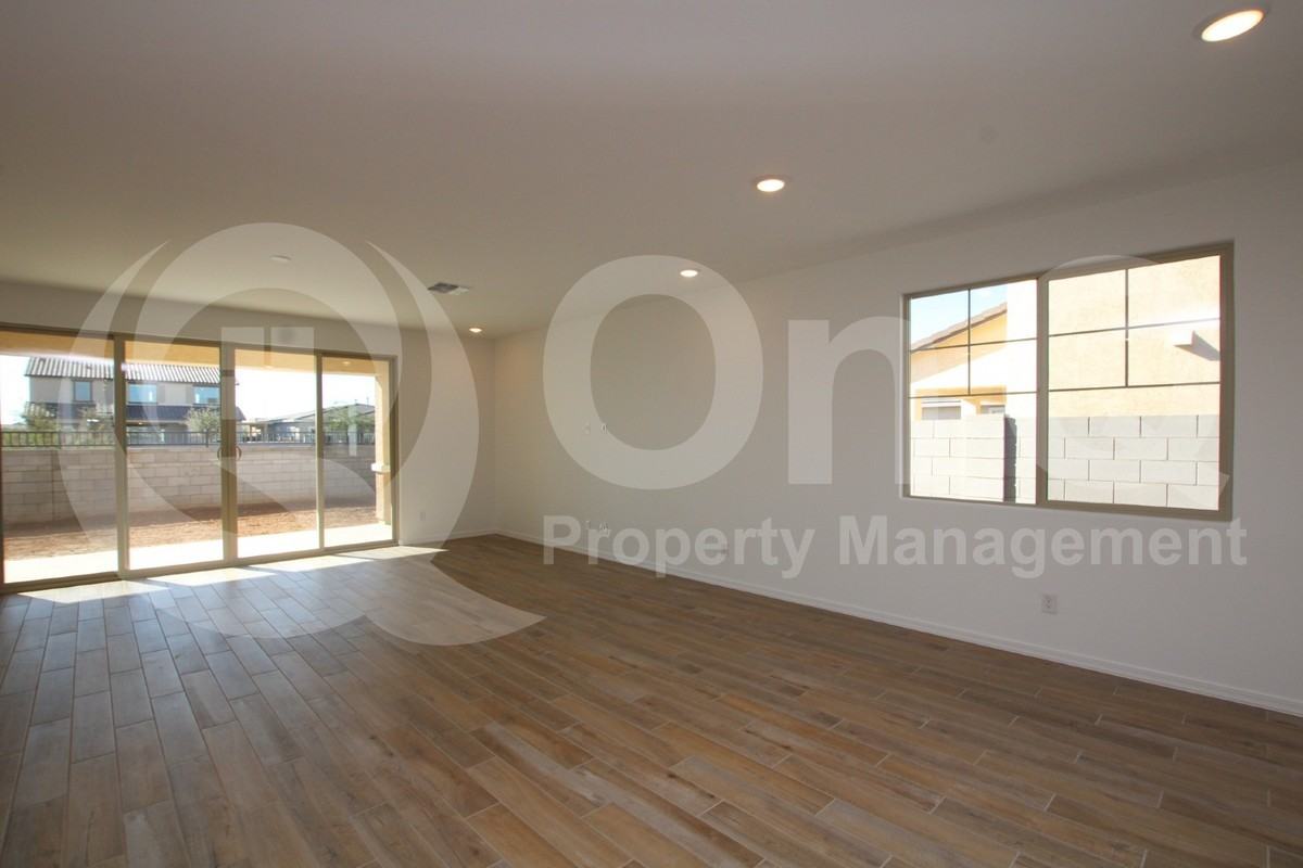 22873 E Happy Rd - Photo 5 of 29