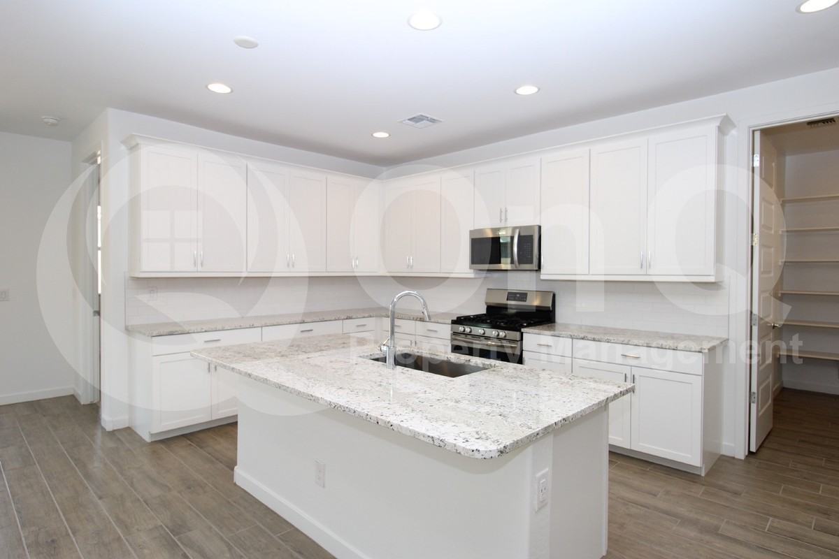 17114 W Fallen Leaf Ln - Photo 3 of 23