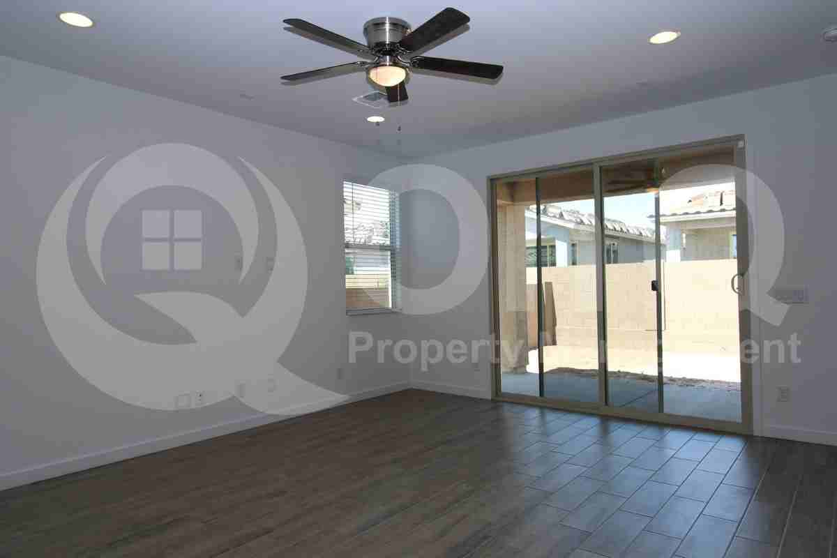 17114 W Fallen Leaf Ln - Photo 4 of 23