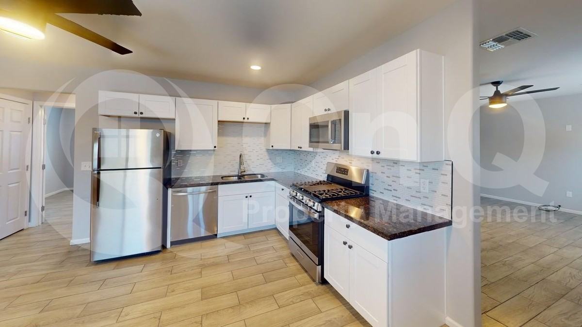 3619 E Felix Blvd #1 - Photo 3 of 15