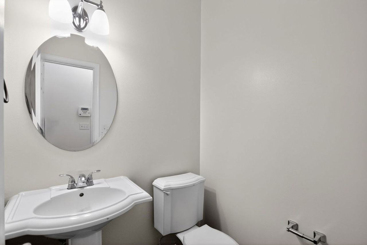 3734 Hastings Ct - Photo 5 of 15