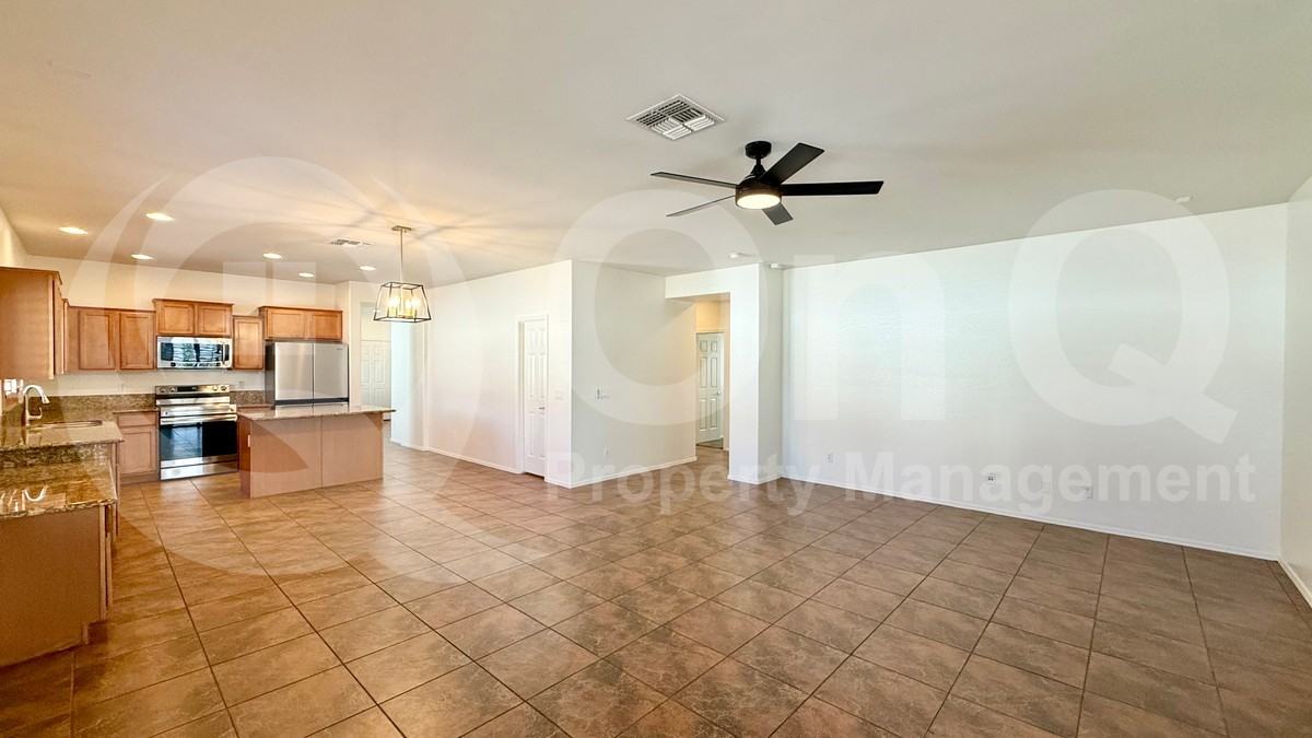 8610 S 58th Dr - Photo 5 of 29