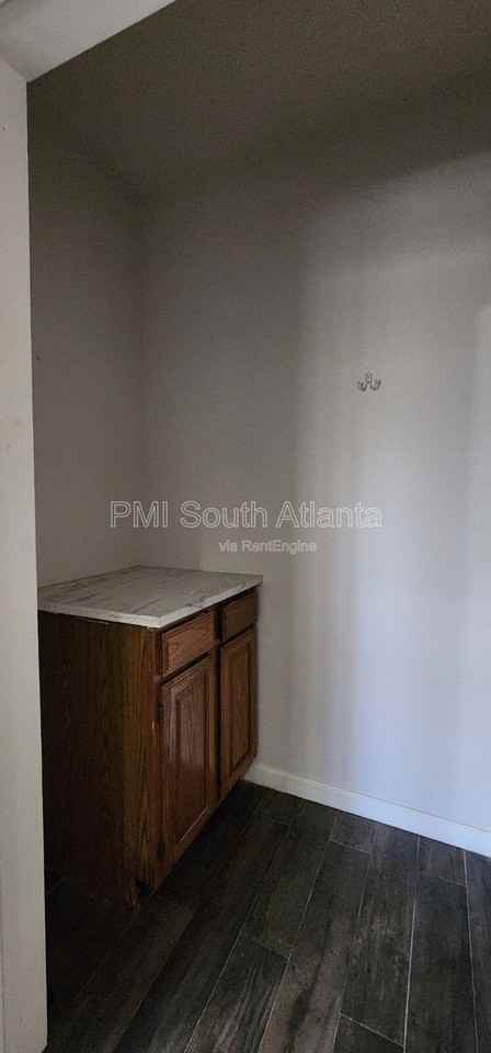 755 Castlebrooke Way - Photo 5 of 18