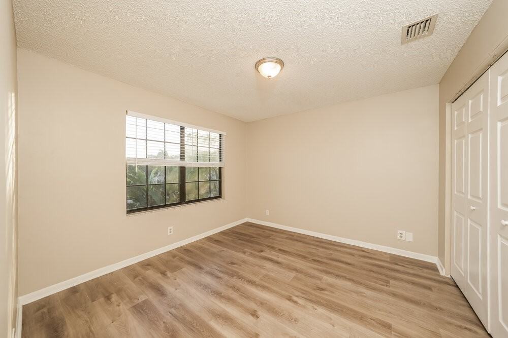 1725 Shoreside Cir - Photo 6 of 17