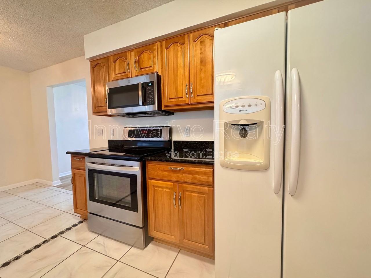 1005 Bradford Dr - Photo 4 of 30