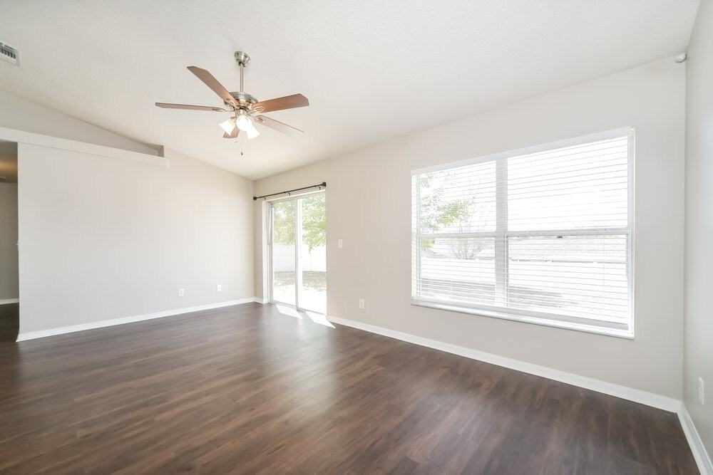 13448 Silverleaf Cir - Photo 4 of 16