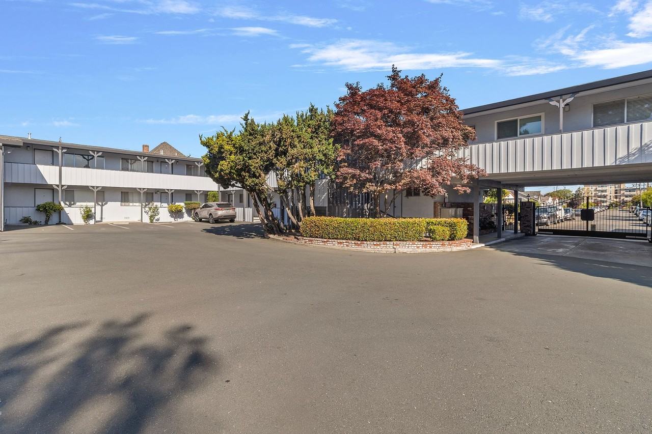 Buena Vista Apartments - Photo 2 of 31