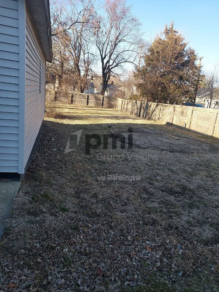 1824 E Clay St - Photo 2 of 17