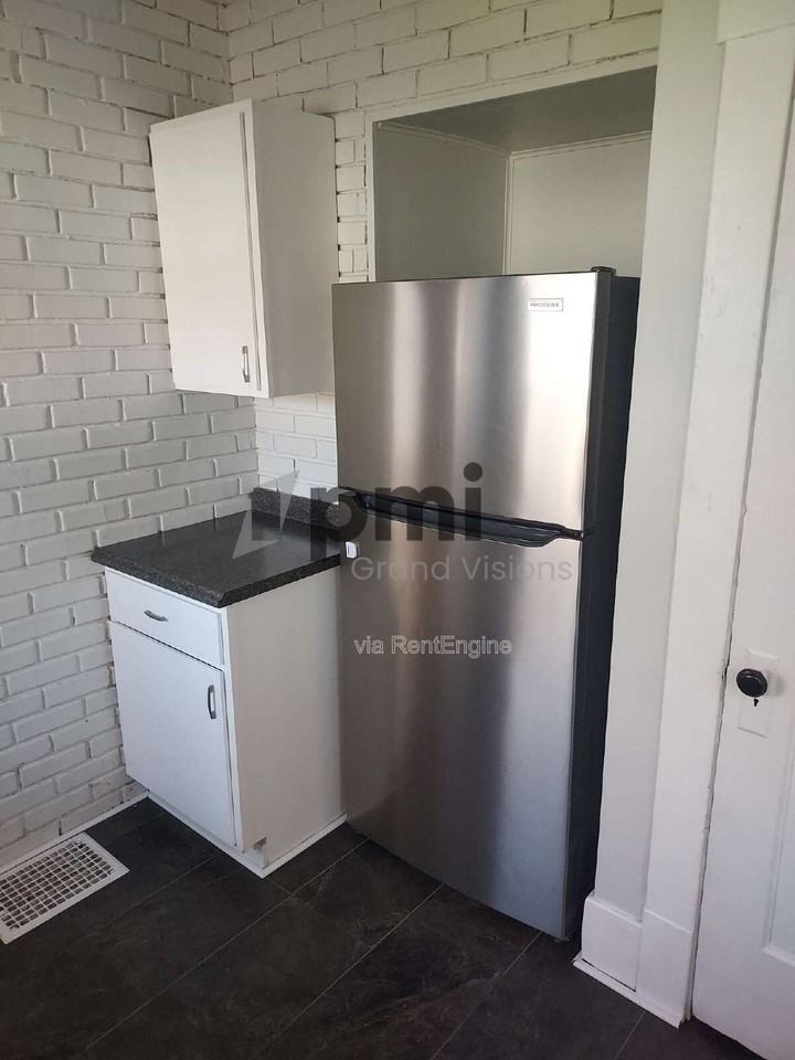 1824 E Clay St - Photo 5 of 17