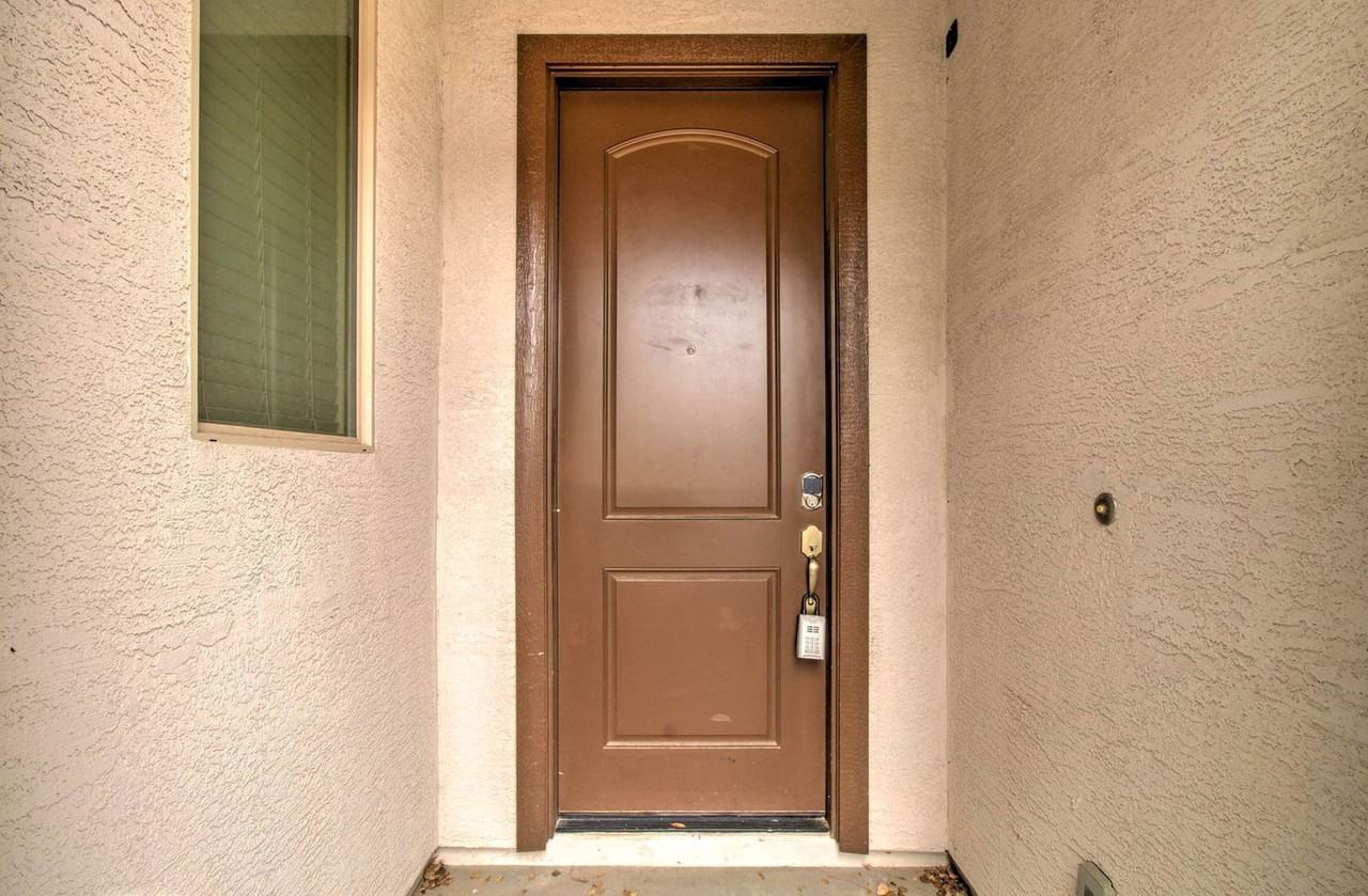 1106 E Regent Dr - Photo 5 of 50