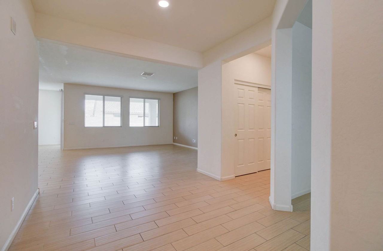 1106 E Regent Dr - Photo 6 of 50