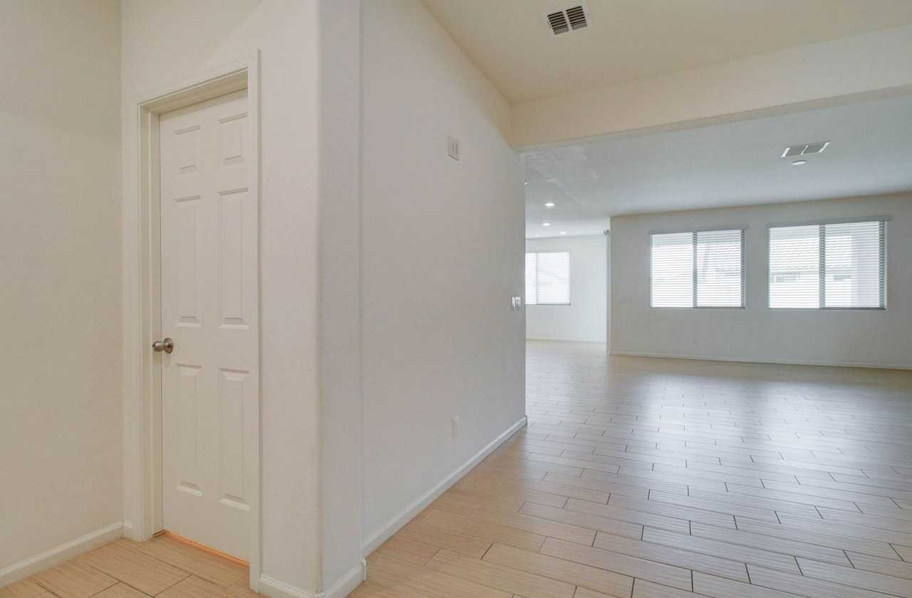 1106 E Regent Dr - Photo 7 of 50