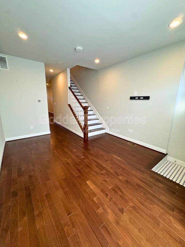 842 N Patterson Park Ave - Photo 2 of 23