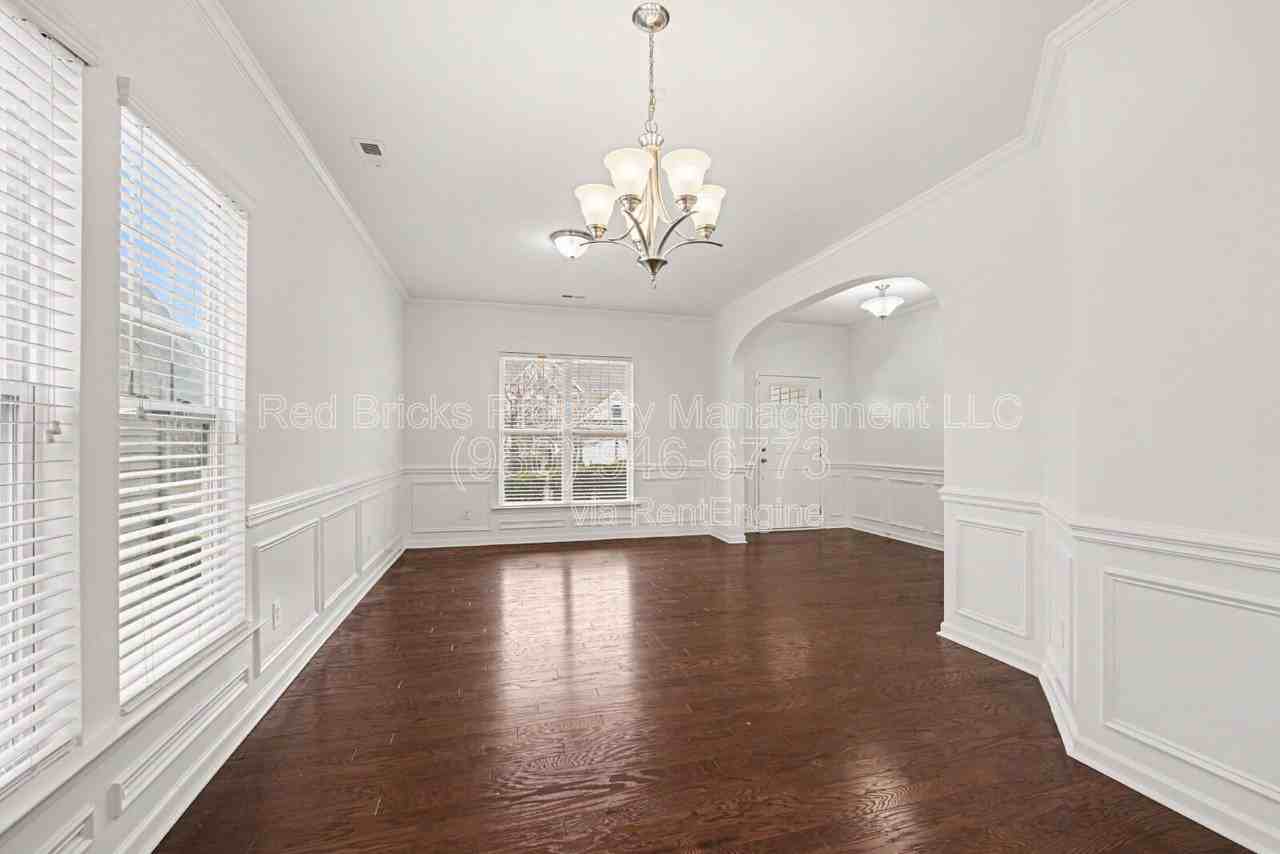 1349 Middlecrest Dr Nw - Photo 7 of 36