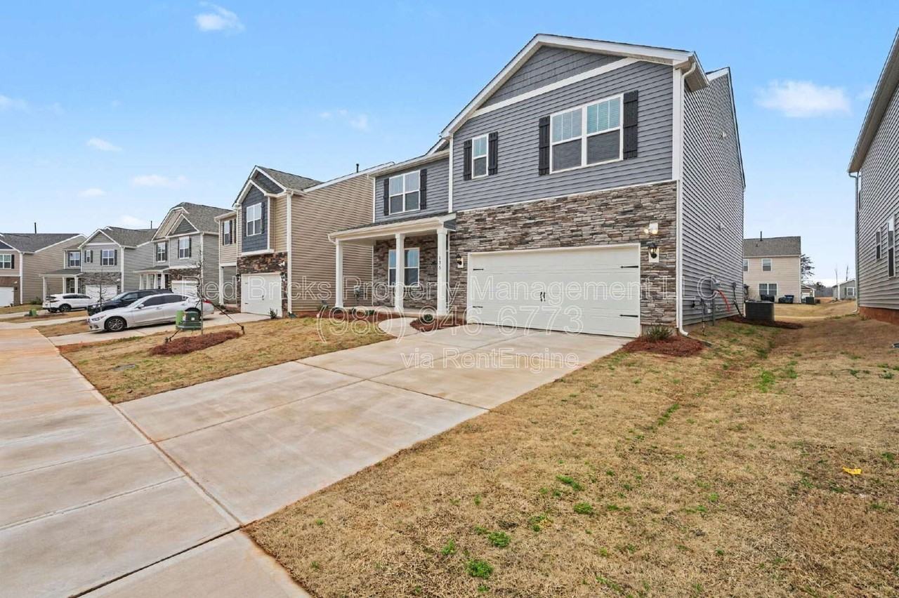 136 Meadow View Dr - Photo 3 of 36