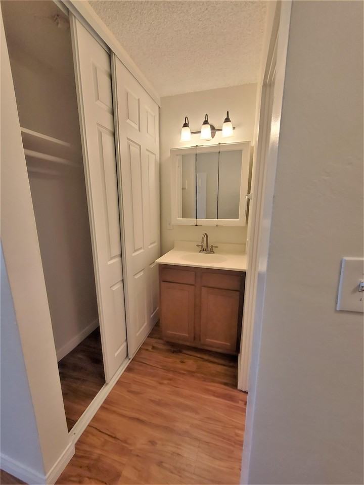 5033 Clairemont Mesa Blvd #9W - Photo 5 of 6