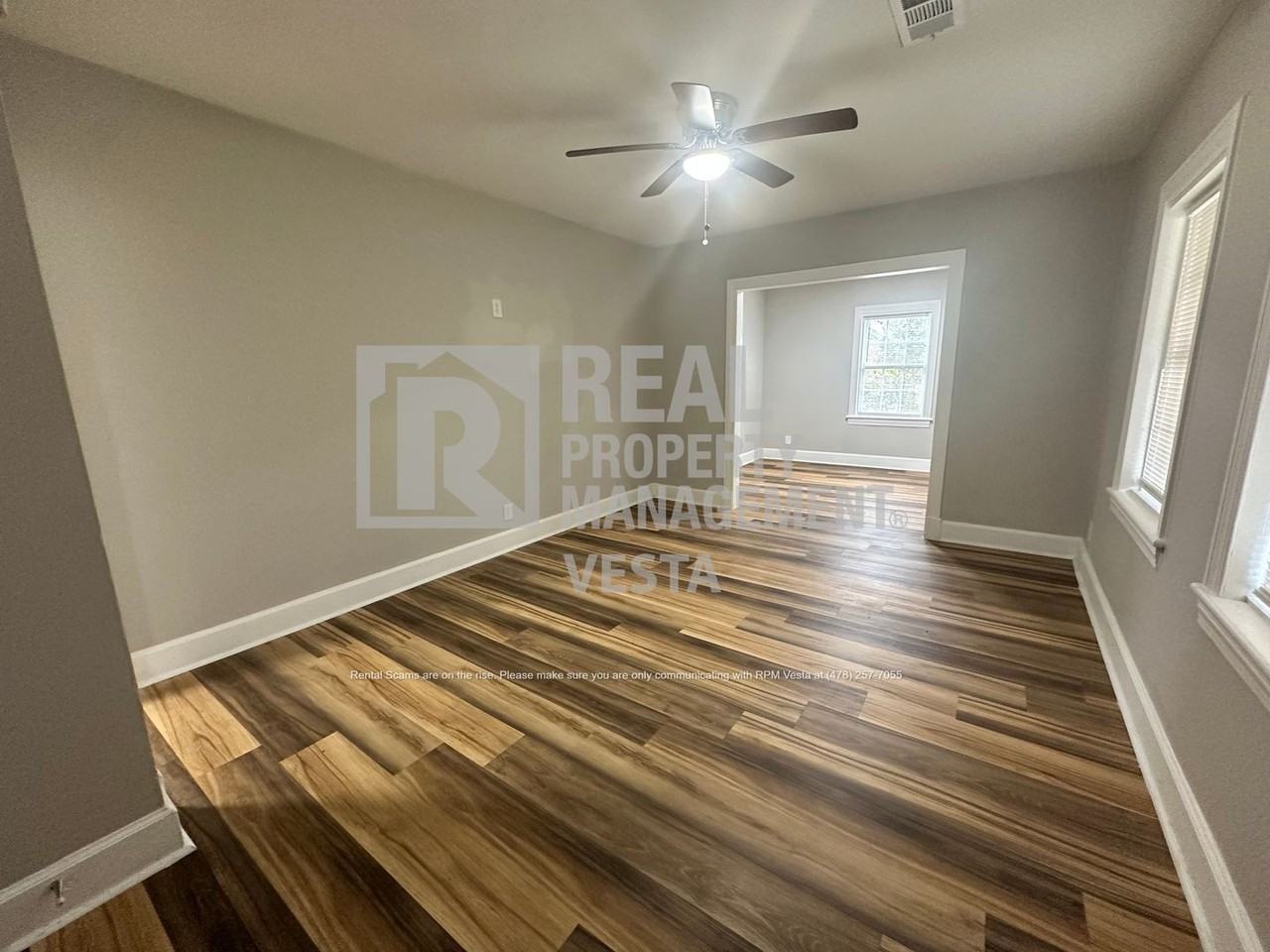 1076 Carlisle Ave - Photo 2 of 15