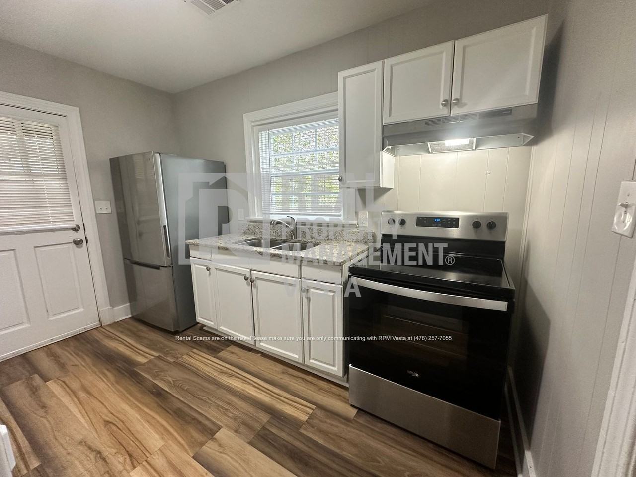 1076 Carlisle Ave - Photo 4 of 15