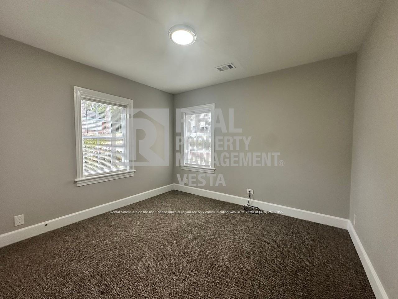 1076 Carlisle Ave - Photo 5 of 15