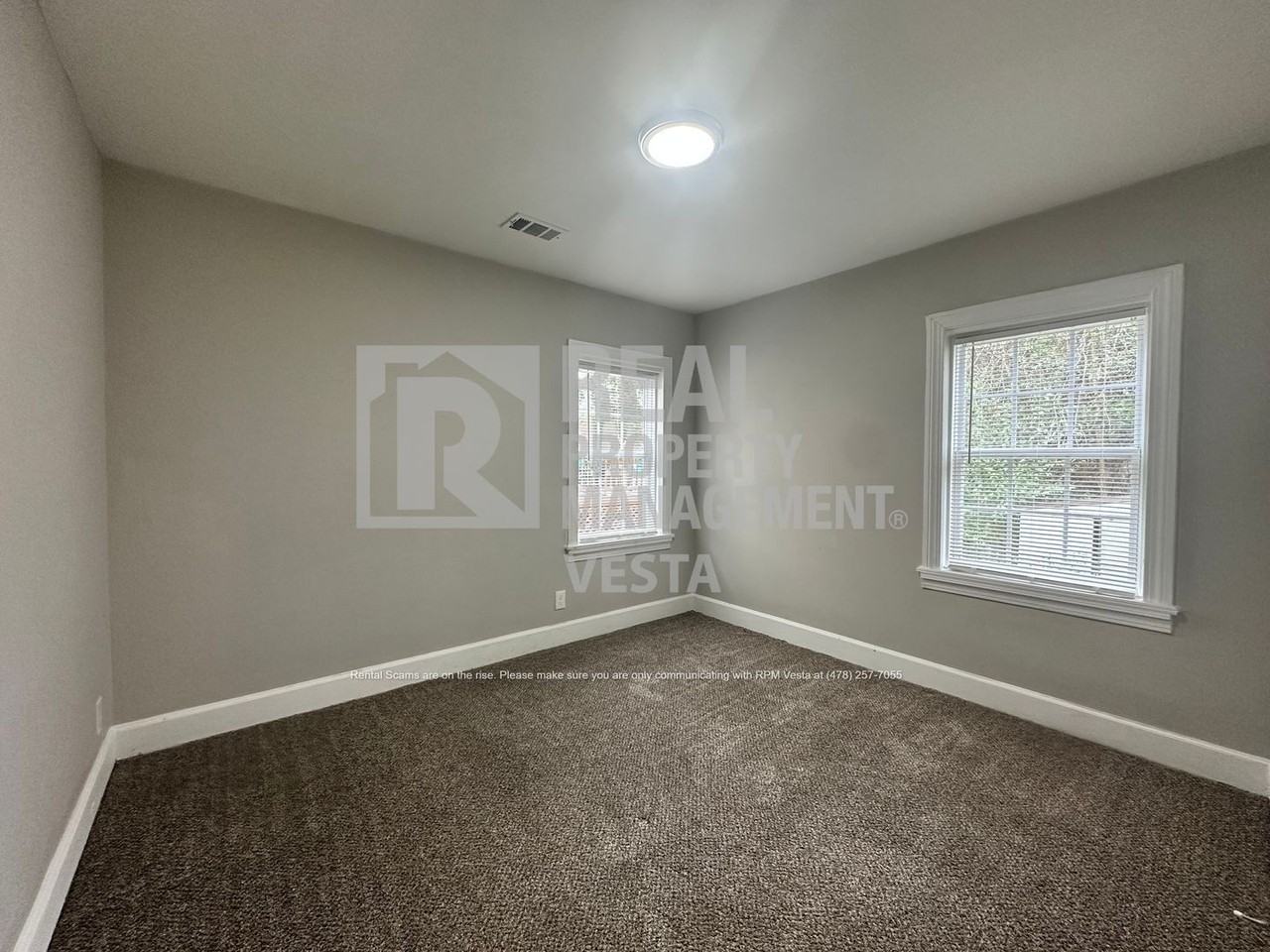 1076 Carlisle Ave - Photo 7 of 15