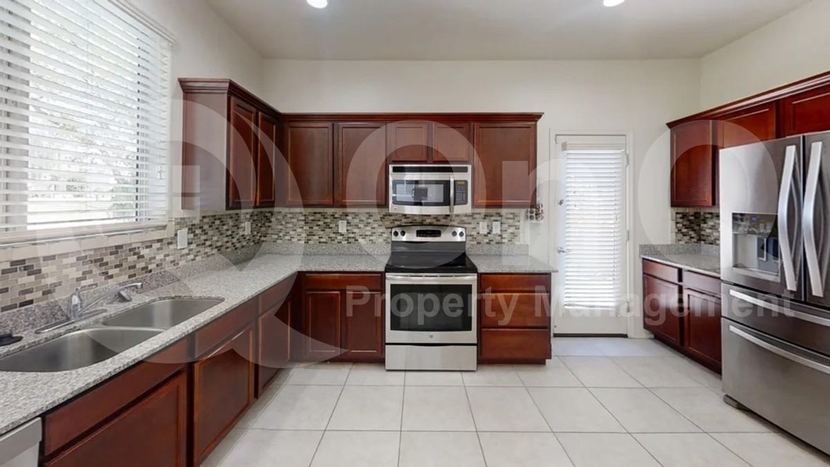 2694 N 73rd Dr - Photo 4 of 24